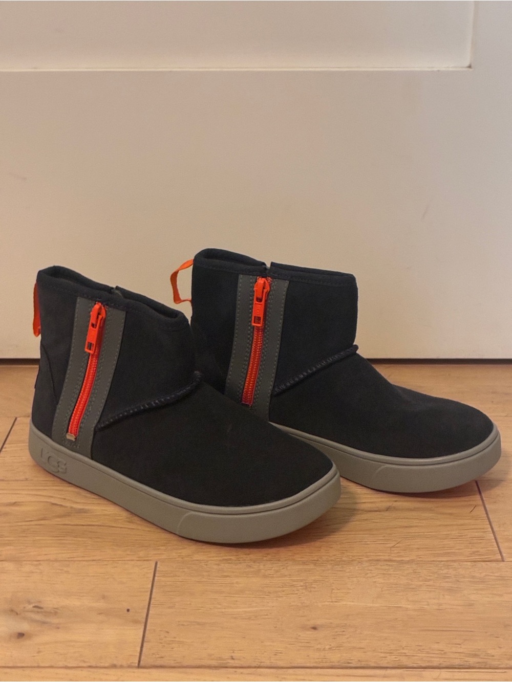 UGG Kids Navy Suede Ankle Boots with Orange Zipper - Size 2 - Like New